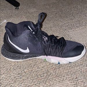 Kyrie 5 black magic size 9